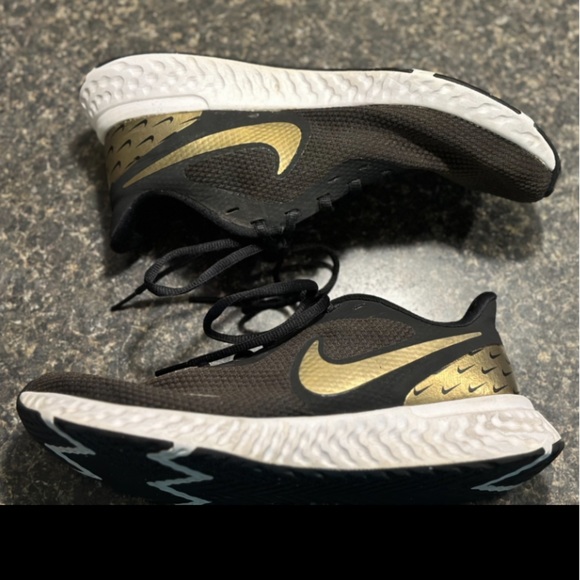 nike revolution 5 prm gold